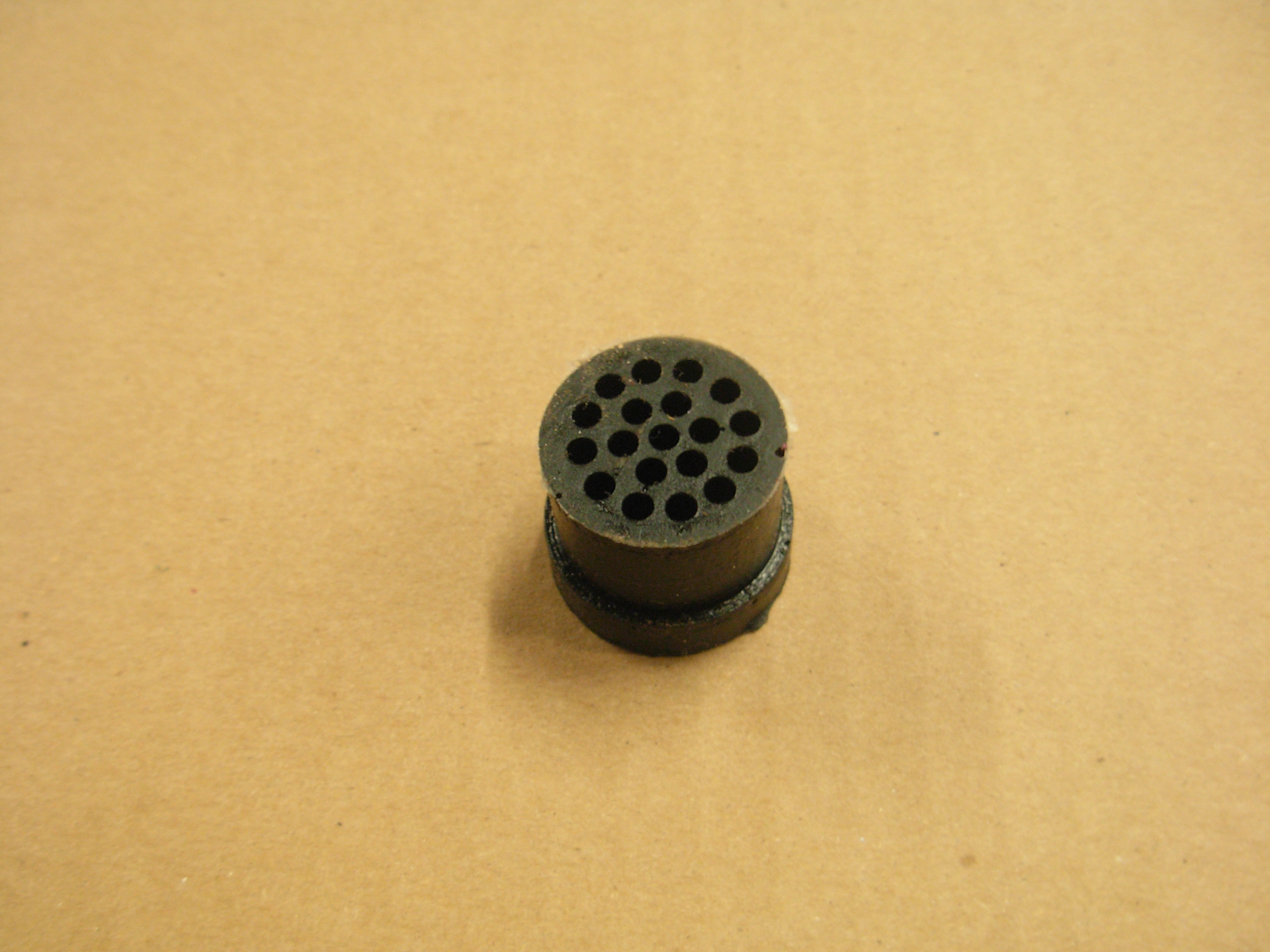 PLUG, DRAIN 1/8” HOLES - STANDARD H926500